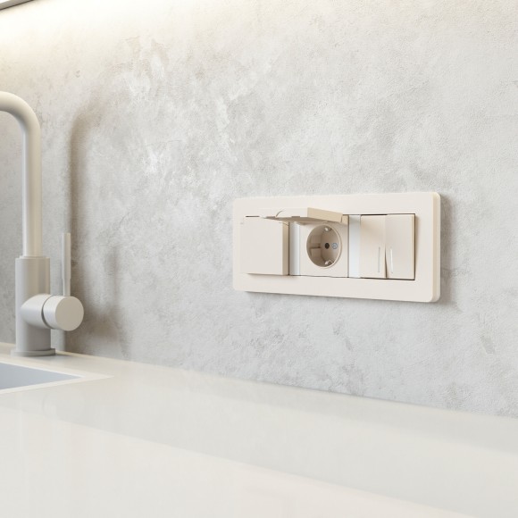 Розетка с заземлением и шторками c крышкой IP44 N (айвори матовый) W1171262