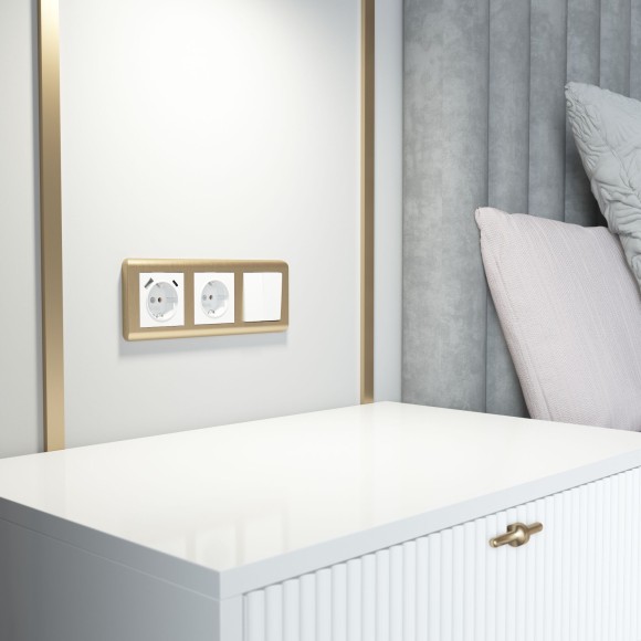 Рамка из поликарбоната на 3 поста Stream шампань W0032111