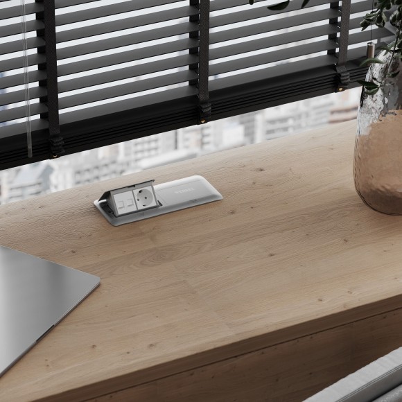 W8078065/ Выдвижной блок (Лючок) на 8 модулей (серебряный) W8078065