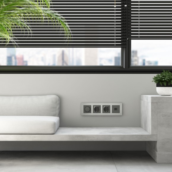 Рамка из металла на 4 поста АluMax алюминий W0043506 Рамка из металла на 4 поста АluMax алюминий W0043506