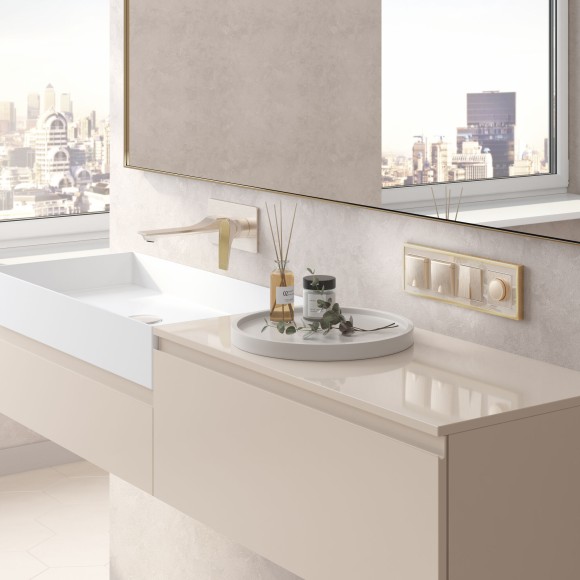 Рамка из металла на 4 поста Baguette айвори/латунь W0042851 Рамка из металла на 4 поста Baguette айвори/латунь W0042851