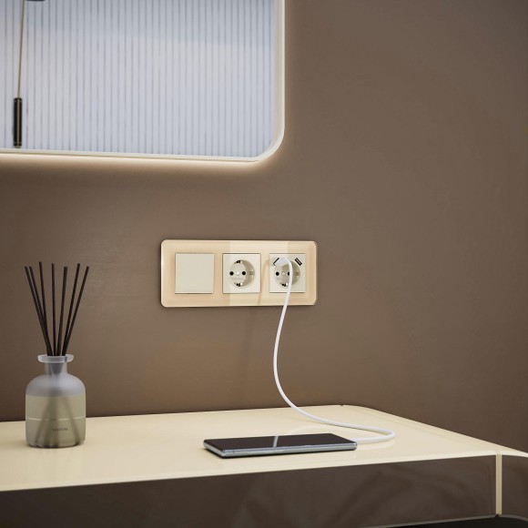 Рамка из стекла на 3 поста Elite айвори W0032443 Рамка из стекла на 3 поста Elite айвори W0032443