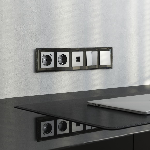 Рамка из стекла на 5 постов Diamant черный W0051208 Рамка из стекла на 5 постов Diamant черный W0051208