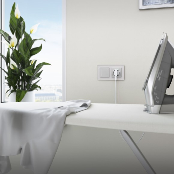 Умная встраиваемая розетка с заземлением с защитными шторками W1171606 Умная встраиваемая розетка с заземлением с защитными шторками W1171606