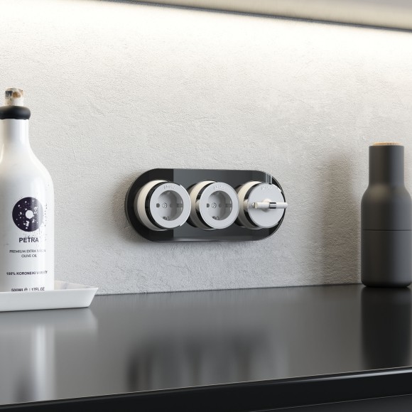 Рамка из стекла на 3 поста черный W0035108