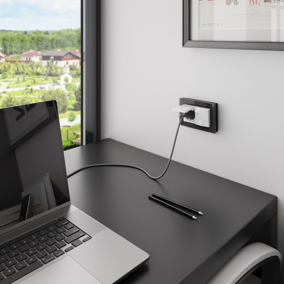 Рамка из стекла для двойной розетки Favorit черный W0081108 Рамка из стекла для двойной розетки Favorit черный W0081108