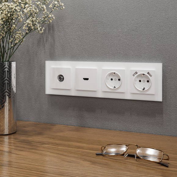 Рамка из стекла на 4 поста Favorit белый матовый W0041105