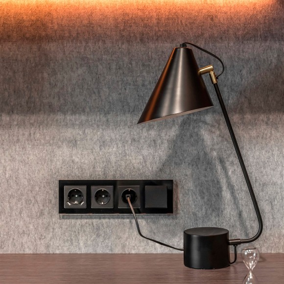 Рамка из стекла на 4 поста Favorit черный W0041108