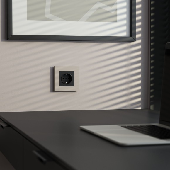 Розетка с заземлением и шторками (черный матовый) W1171108 Розетка с заземлением и шторками (черный матовый) W1171108