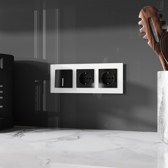 Розетка с заземлением (черный акрил) W1171048 Розетка с заземлением (черный акрил) W1171048