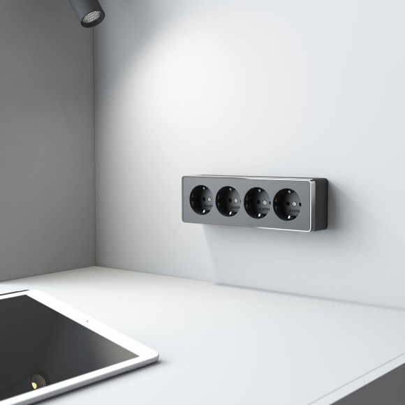 Розетка четверная с заземлением и шторками Gallant черный/хром W5072258