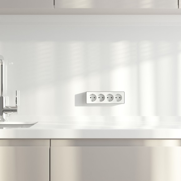 Розетка четверная с заземлением и шторками Gallant белая W5072210