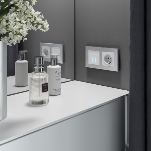 Сенсорный выключатель двухклавишный с подсветкой 1000 Вт белый W4520001