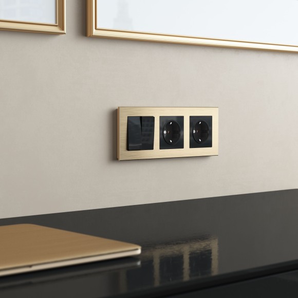 Рамка из металла на 3 поста АluMax шампань алюминий W0033511