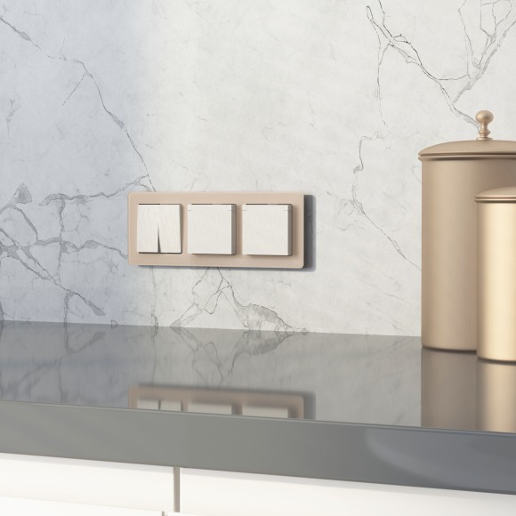 Розетка влагозащ. с зазем. с защит. крышкой и шторками перламутровый рифленый W1171213