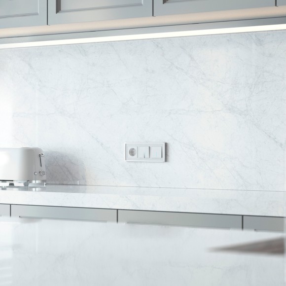 Выключатель одноклавишный проходной с подсветкой (белый) W1112101 Выключатель одноклавишный проходной с подсветкой (белый) W1112101