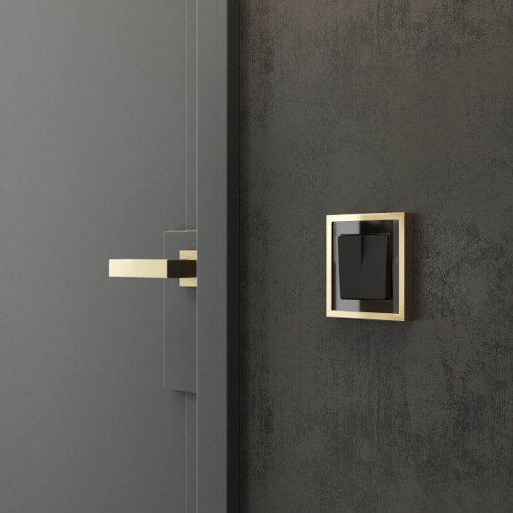 Рамка из металла на 1 пост Baguette черный/латунь W0012852