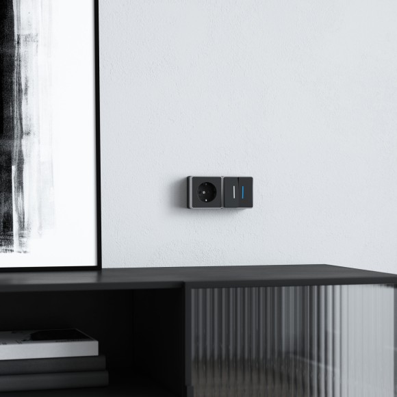 Розетка с заземлением и шторками Gallant черный с серебром W5071134 W5071134