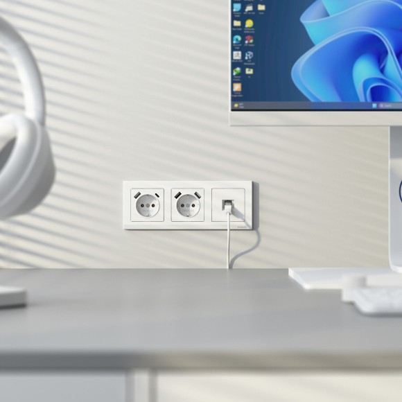 Розетка с заземлением, шторками и USB тип A+C (белый матовый) W1171761