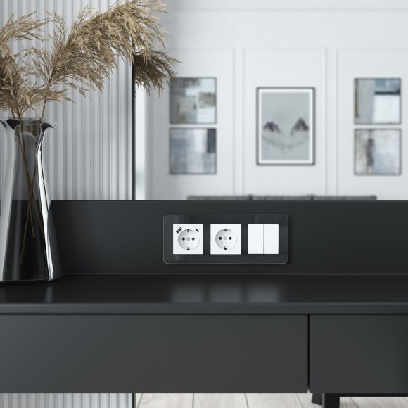 Рамка из стекла на 3 поста Elite черный W0032448