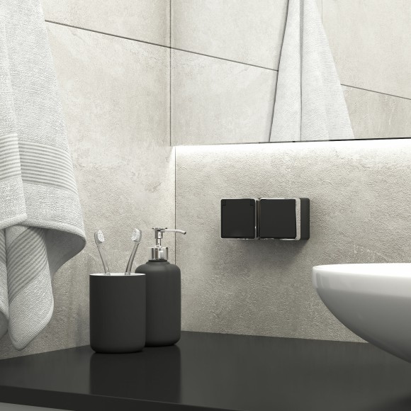 Розетка влагозащ. с зазем. с защит. крышкой и шторками Gallant черный/хром W5071235