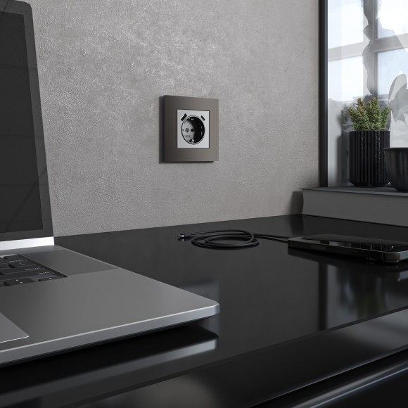 Рамка из поликарбоната на 1 пост Slab бронза софт W0012963