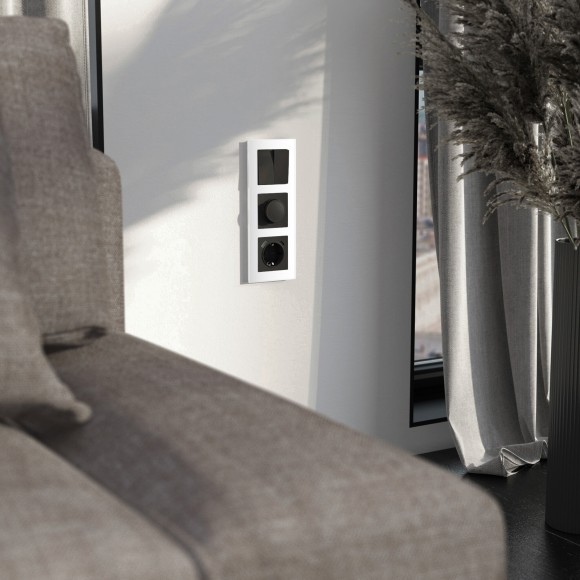 Рамка из стекла на 3 поста Senso белый soft-touch W0033101