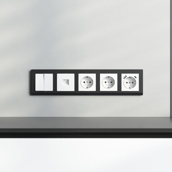 Рамка из поликарбоната на 5 постов Stark черный W0051808