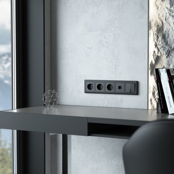 Рамка из поликарбоната на 5 постов Stark черный W0051808