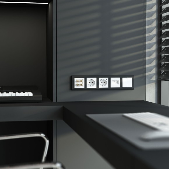 Рамка из поликарбоната на 5 постов Stark черный W0051808