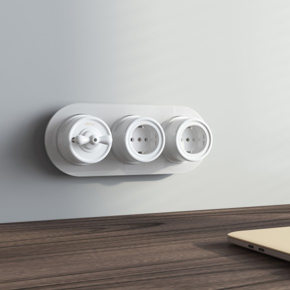 Розетка с заземлением белый ретро W5671001