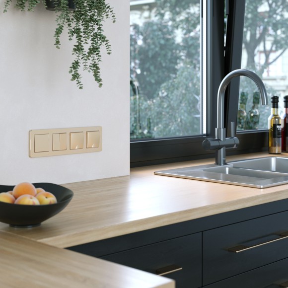 Рамка из металла на 4 поста Platinum шампань W0042611 Рамка из металла на 4 поста Platinum шампань W0042611