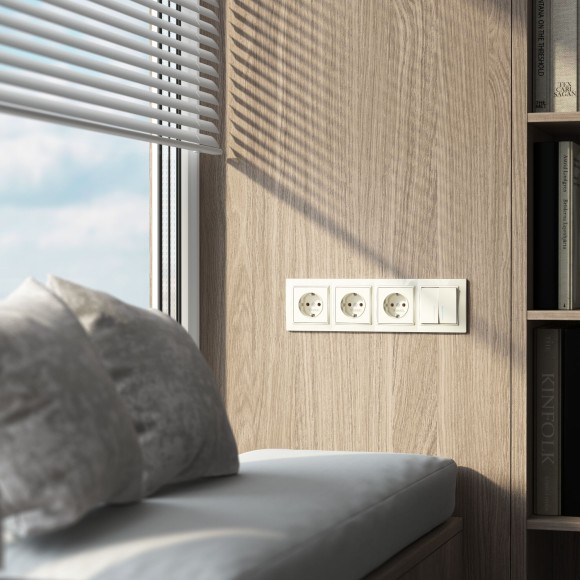 Рамка из поликарбоната на 4 поста Snabb Basic слоновая кость W0042003