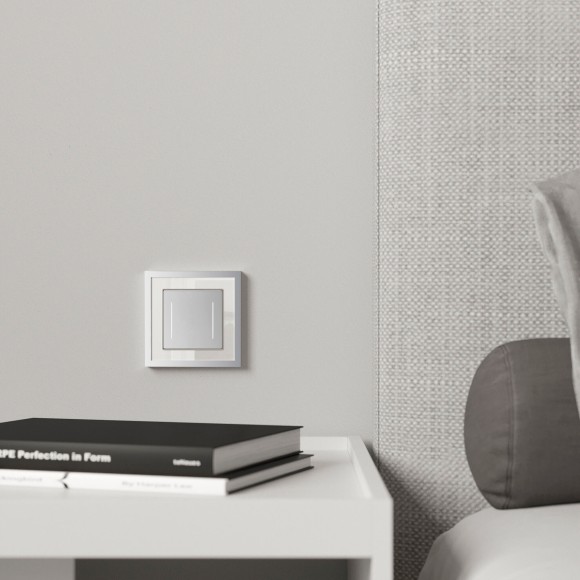 Рамка из металла на 1 пост Baguette белый/серебро W0012850