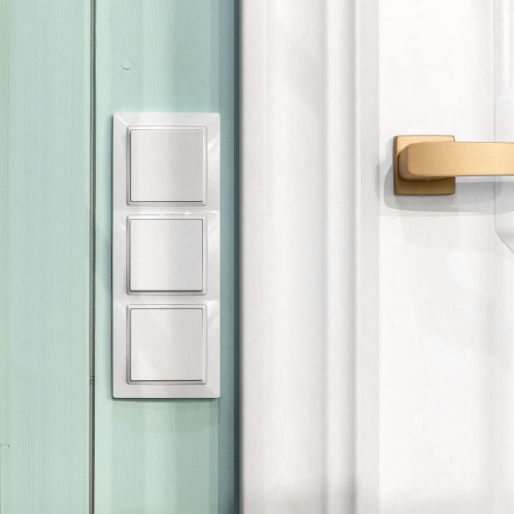 Рамка из поликарбоната на 3 поста Snabb Basic белый W0032001