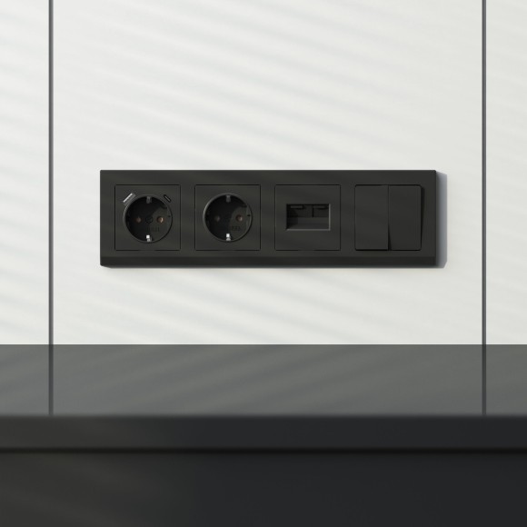 Рамка из поликарбоната на 4 поста Stark черный W0041808