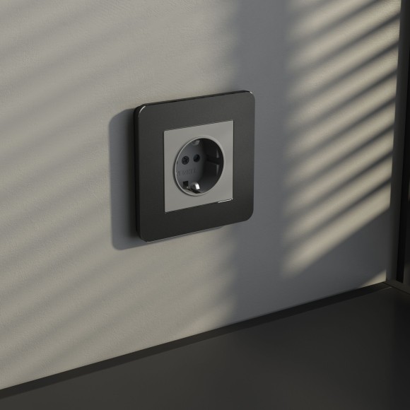 Рамка из металла на 1 пост Platinum черный алюминий W0012608