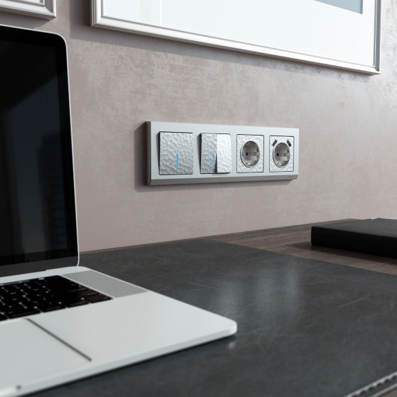 Выключатель одноклавишный с подсветкой (Hammaer серебряный) W1210106 Выключатель одноклавишный с подсветкой (Hammaer серебряный) W1210106