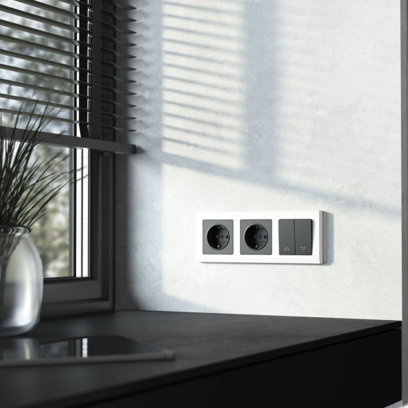 Рамка из поликарбоната на 3 поста Stark белый W0031801