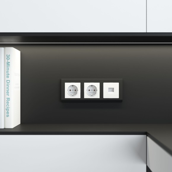 Рамка из поликарбоната на 3 поста Stark черный W0031808