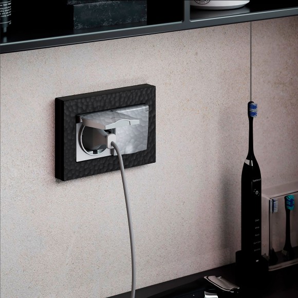 Рамка из поликарбоната для двойной розетки Hammer черный W0082408 Рамка из поликарбоната для двойной розетки Hammer черный W0082408