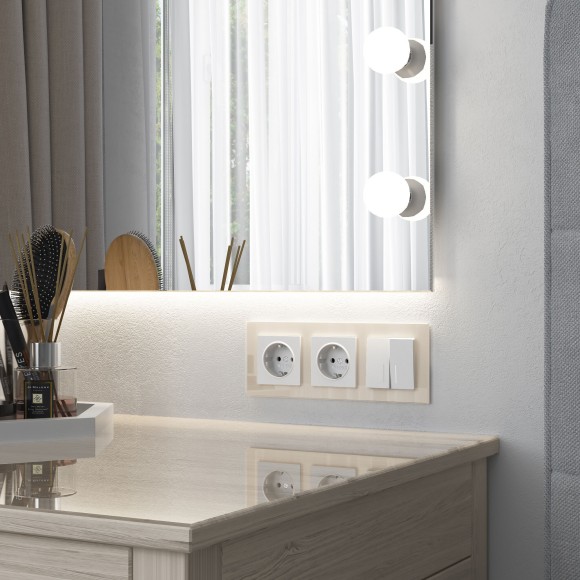 Рамка из стекла на 3 поста Favorit молочный W0031141