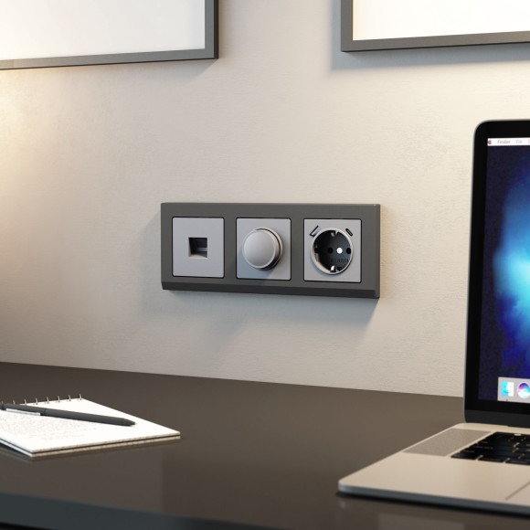 Розетка с заземлением, шторками и USB тип A+C (серебряный матовый) W1171765