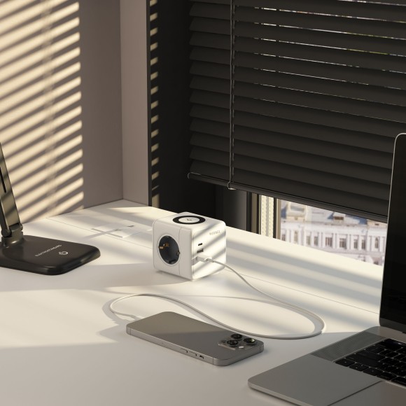 Розеточный блок 3-местный + 3×USB + беспроводная зарядка W6513501 Розеточный блок 3-местный + 3×USB + беспроводная зарядка W6513501